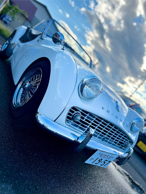 その他のトライアンフTR3・オープンカー・紅葉に関するカスタム事例の投稿画像2枚目