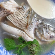 以馬內利鮮魚湯