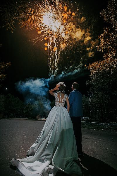 結婚式の写真家Konstantin Uvarov (kostyan654)。2019 3月1日の写真