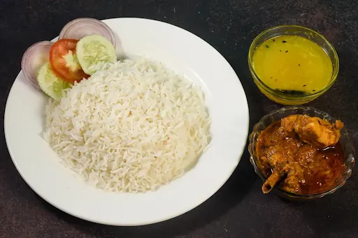 Steamed Rice With Chicken Curry [2 Pieces] And Salad