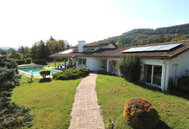 Maison avec piscine et terrasse 1