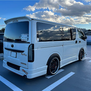 ハイエースバン TRH200V