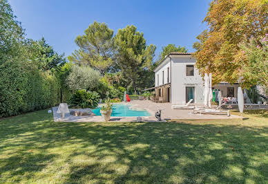 Maison avec piscine et terrasse 12