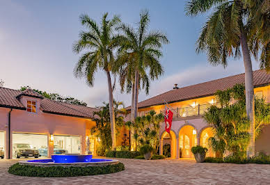 Villa with garden and terrace 3