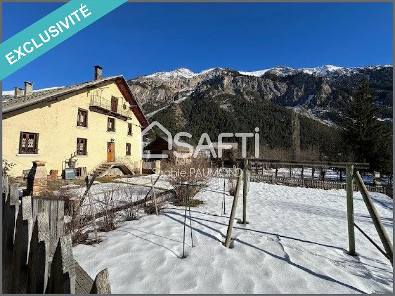 Vente maison 8 pièces 235 m² à Val-des-Prés (05100), 532 000 €