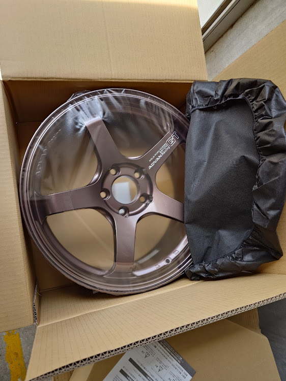 WRX S4のホイール購入に関するカスタム事例の投稿画像2枚目