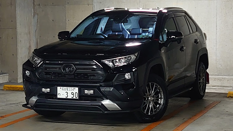 RAV4のRAV4・rav4adventure・RAV4乗りさんと繋がりたい・たくさんのいいねに感謝・12ヶ月点検終了に関するカスタム事例の投稿画像1枚目