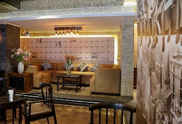 District Lounge - The Shalimar Hotel photo 