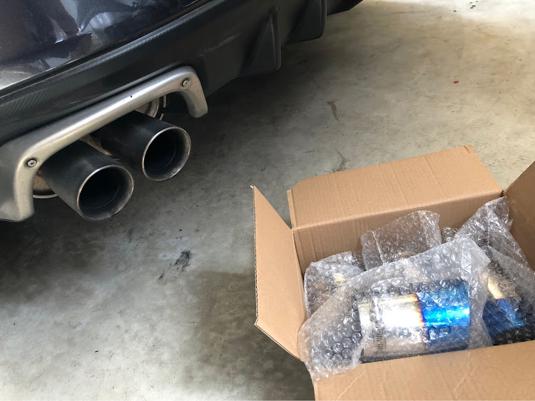 WRX S4のWRX S4・VAG・マフラーカッター・パチモンに関するカスタム事例の投稿画像1枚目