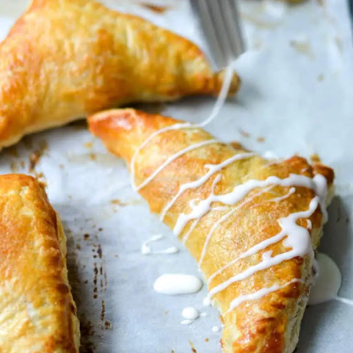 These scrumptious Easy Apple Turnovers are plump full of juicy honey-crisp apples, cinnamon, nutmeg, and cloves and baked in a flaky crust.

