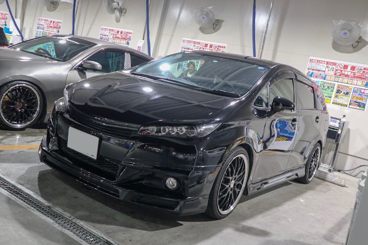 ウィッシュの洗車・30プリウス・フーガ・オデッセイ・アキュラに関するカスタム事例の投稿画像2枚目