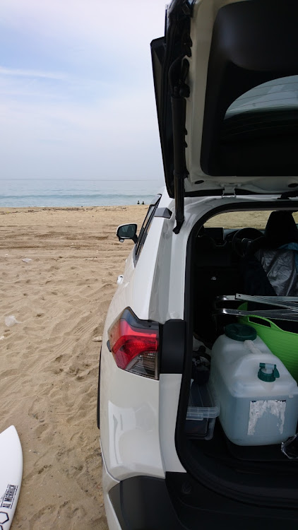RAV4のサーフィン・海に関するカスタム事例の投稿画像2枚目