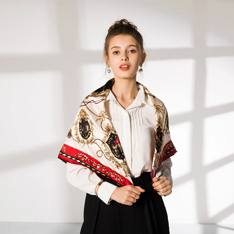 Foulard Carré en Soie Noble Carrosse