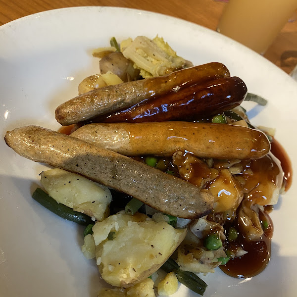 No pork sausages with new crushed potatoes, green beans, cabbage, peas and gravy. Vegan & GF