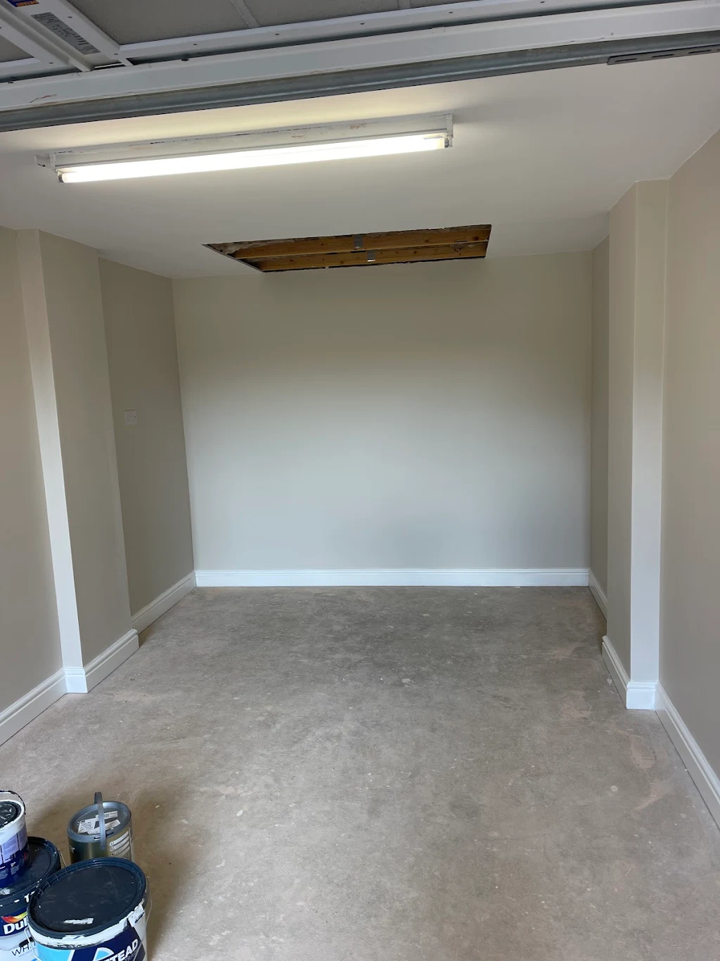 Album cover: Painting a new plastered walls and ceiling on a garage 