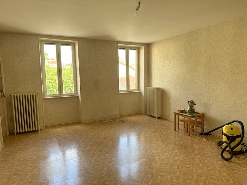 Vente maison 7 pièces 151 m² à Bezenet (03170), 99 000 €
