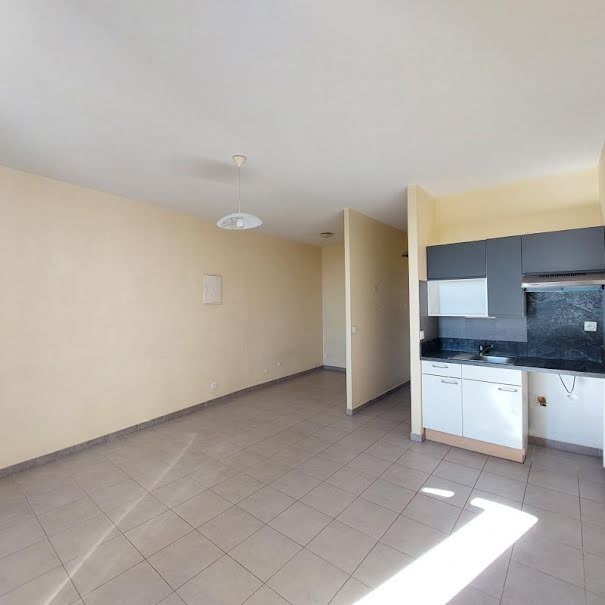 Location  appartement 1 pièce 28 m² à Manosque (04100), 410 €