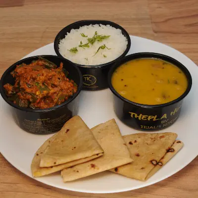 Masala Bhindi Sabji With Phulka Roti & Dal Rice