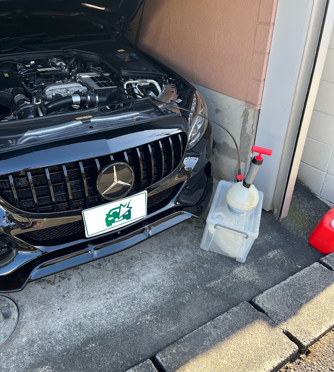 Cクラス セダンのW205・DIY・洗車・オイル交換とオイルフィルター交換・10月もよろしくお願いしますに関するカスタム事例の投稿画像5枚目