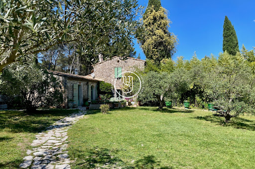 House with pool 2
