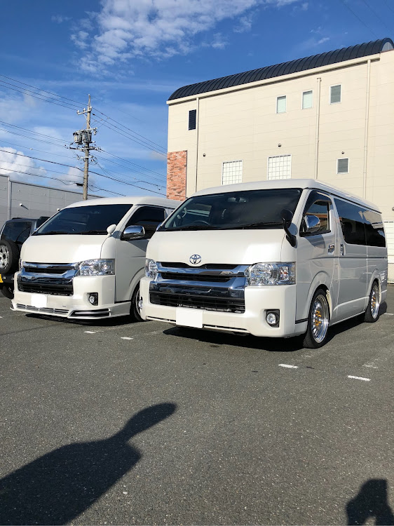 ハイエースの地元の友達・ハイエースワゴンに関するカスタム事例の投稿画像1枚目