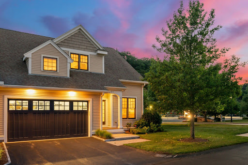 House rental in Winchester (United States) - House with garage at dusk