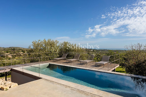 Villa avec piscine et terrasse 3