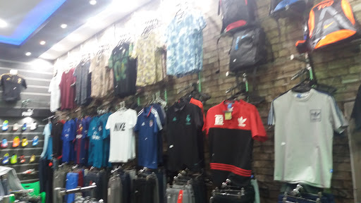 محترف الملاعب للملابس الرياضية 