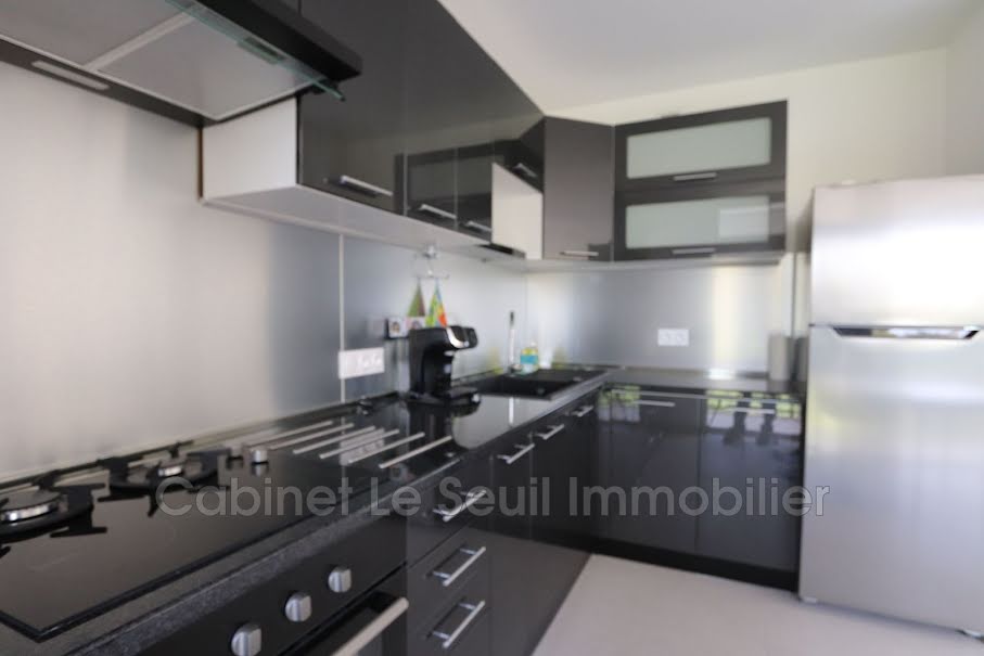 Location meublée appartement 4 pièces 71 m² à Apt (84400), 896 €