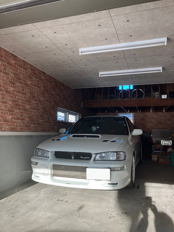 インプレッサ WRXの冬眠・typeR・白ボディ×白ホイール・寒すぎるに関するカスタム事例の投稿画像1枚目
