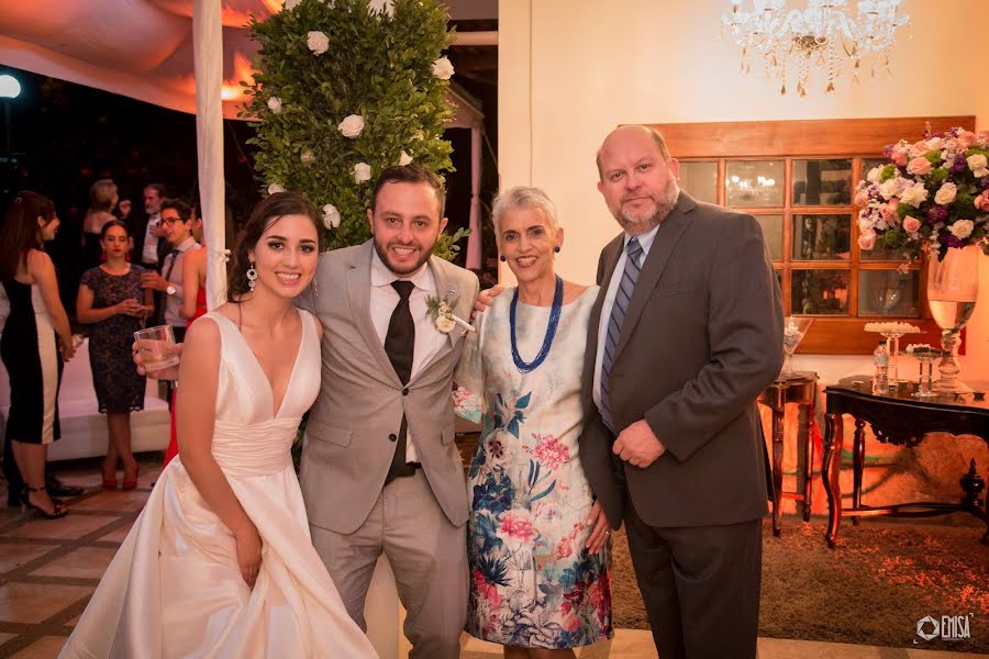 ช่างภาพงานแต่งงาน Adrian Saavedra (emisafv) ภาพเมื่อ 10 มิถุนายน 2020