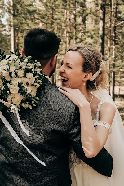 Fotógrafo de casamento Dinara Poplavskaya (dinalavski). Foto de 17 de maio 2022