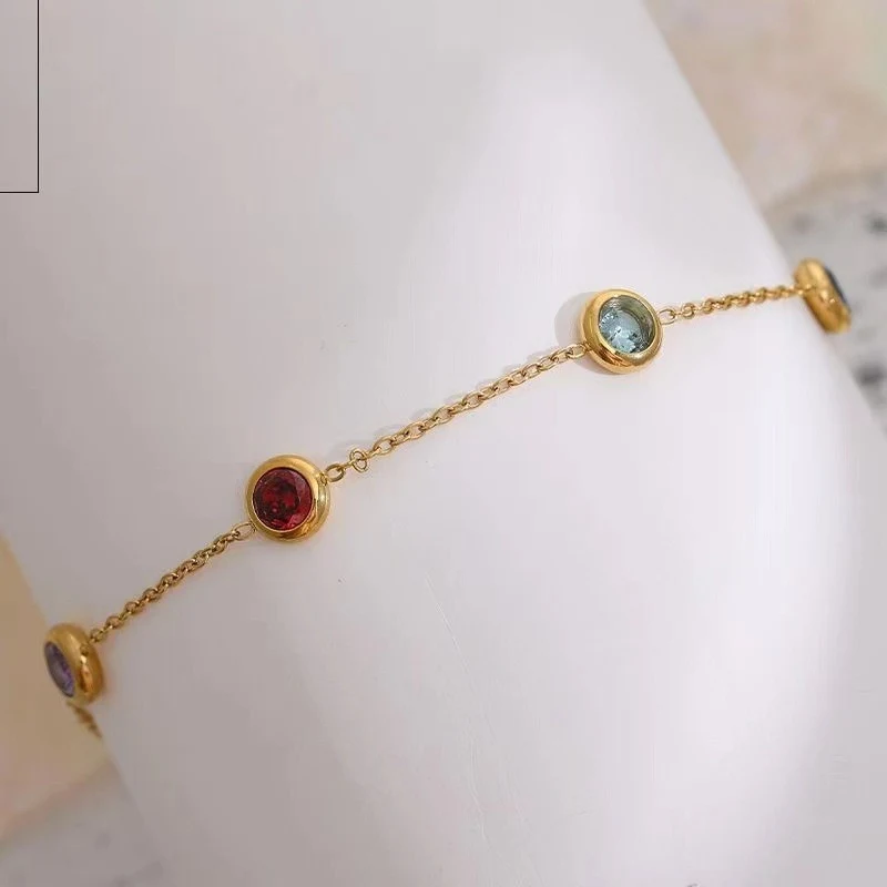 Bracelet rond en acier titane coloré pour femmes, un accessoire élégant et durable pour ajouter une touche vibrante à votre style quotidien.