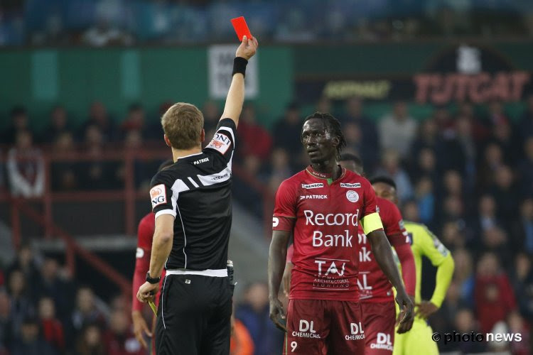 Leye vol ongeloof over rode kaart: "Belgische scheidsrechters zijn robots die niet nadenken"