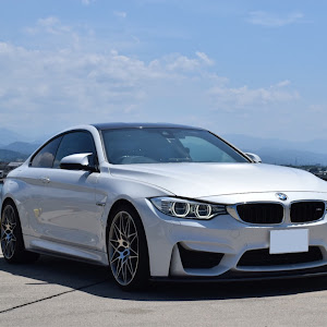 M4 クーペ F82