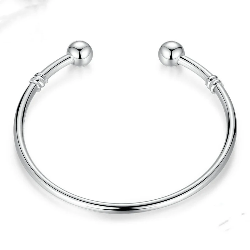Bracelet de chaîne simple de base de bijoux le plus vendu, une chaîne unique, un accessoire élégant et polyvalent pour toutes occasions.