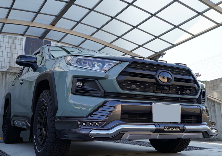 RAV4のオートブレーキホールド・スタッドレス・エンブレムフィルム・クルマ弄ってると時間あっという間ですねに関するカスタム事例の投稿画像1枚目