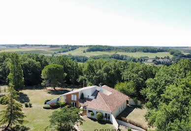 Maison avec piscine et terrasse 2