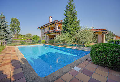 House with garden and terrace 2