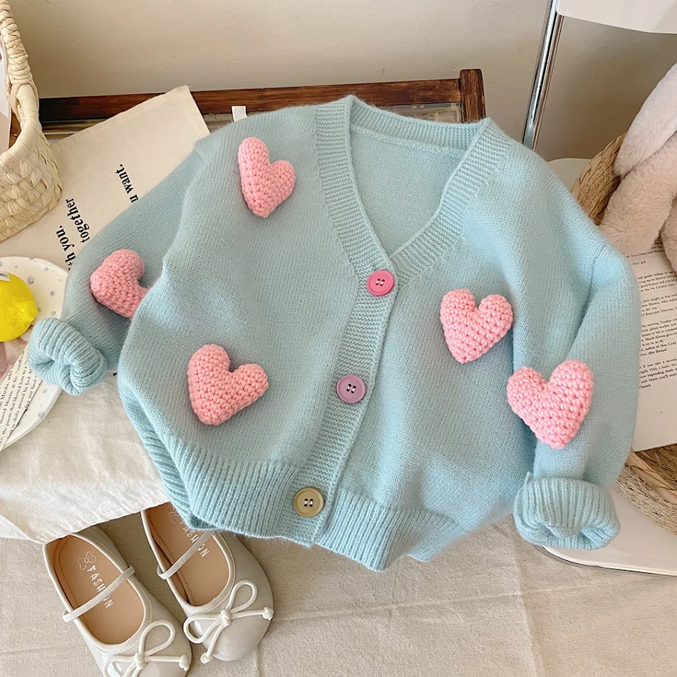Manteau bébé en laine pour enfants, doux et chaud. Idéal pour l'hiver, il offre confort et protection contre le froid, parfait pour les promenades et jeux.