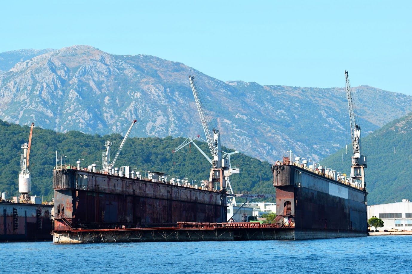 opuštěný přístav, abandoned shipyard