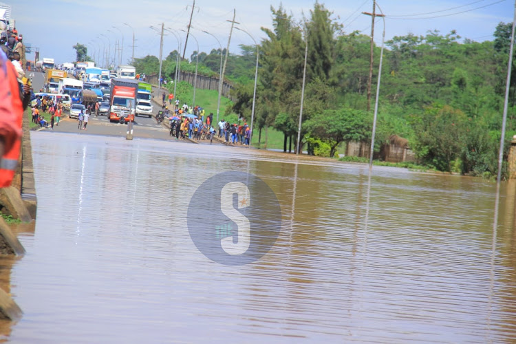 Thika road super highway at Kenyatta University flooded due to heavy rainfall being winessed in the country on May 1, 2024.