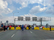 City of Johannesburg employees shut down the M1 motorway on Thursday. The city says it will meet labour unions on Friday to iron out issues that may still exist and also to register its displeasure at the unruly behaviour of union members.
