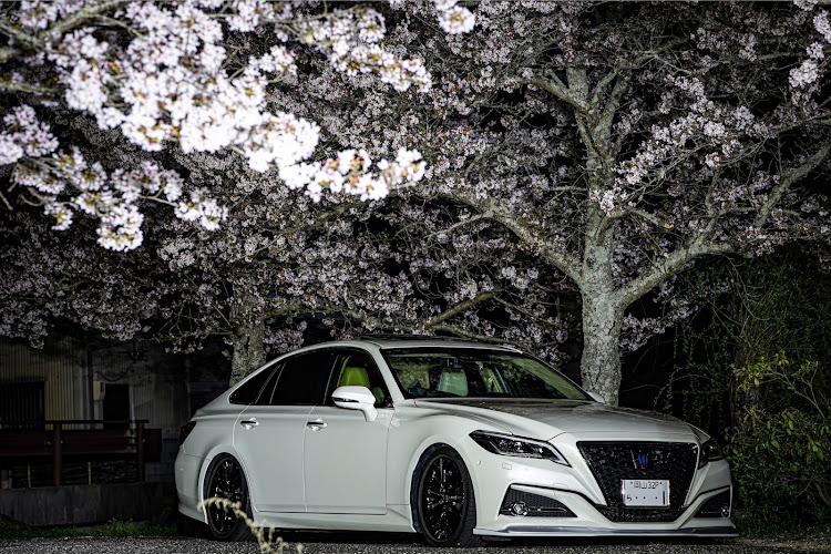 クラウンセダンのJun Style・G Executive・目指せPickUpCars・桜コラボ・純正ホイールに関するカスタム事例の投稿画像3枚目