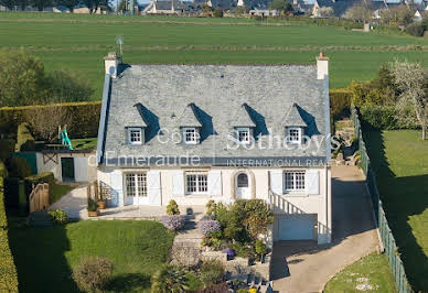 Seaside house with garden 3