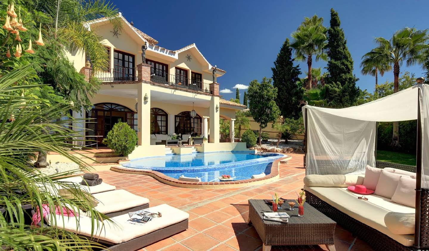 Villa with pool and garden Marbella