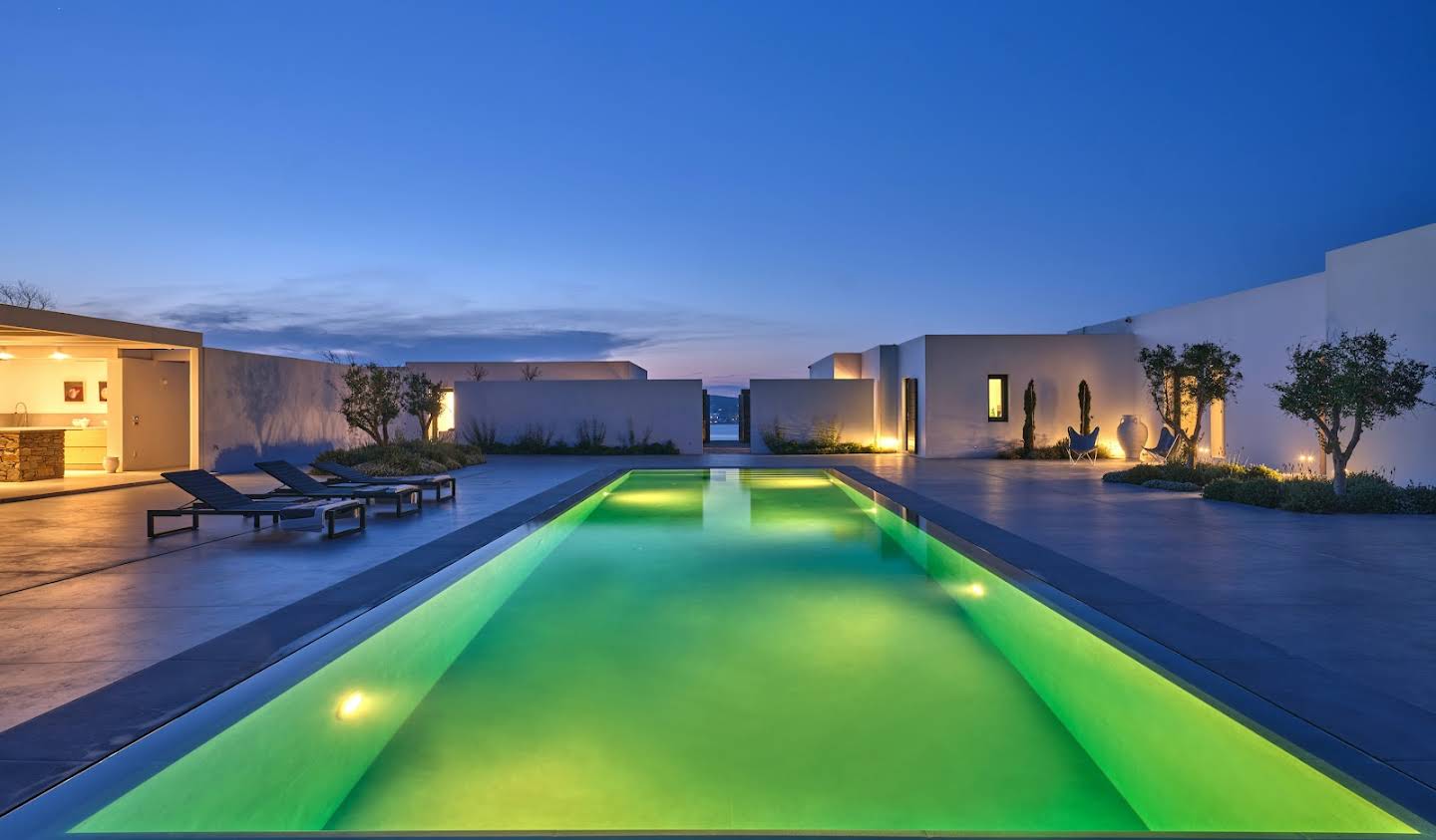 Villa with pool and garden Paros