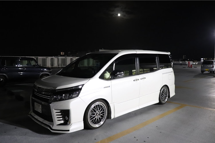 ヴォクシーのツラ調整・ワイドトレッドスペーサー・満月とコラボに関するカスタム事例の投稿画像3枚目