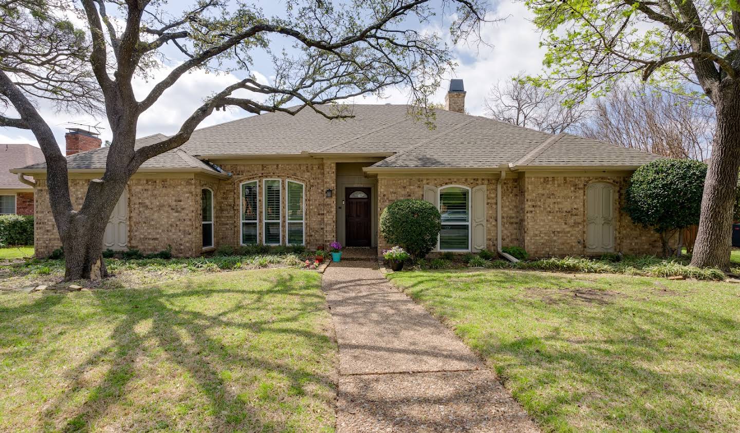 House with pool Dallas