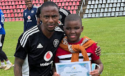 Happy Tswangae, a 13-year-old boy from Potchefstroom who is battling systemic lupus erythematosus, (SLE) had his dream realised when he met the Orlando Pirates team and his hero, Thembinkosi Lorch.